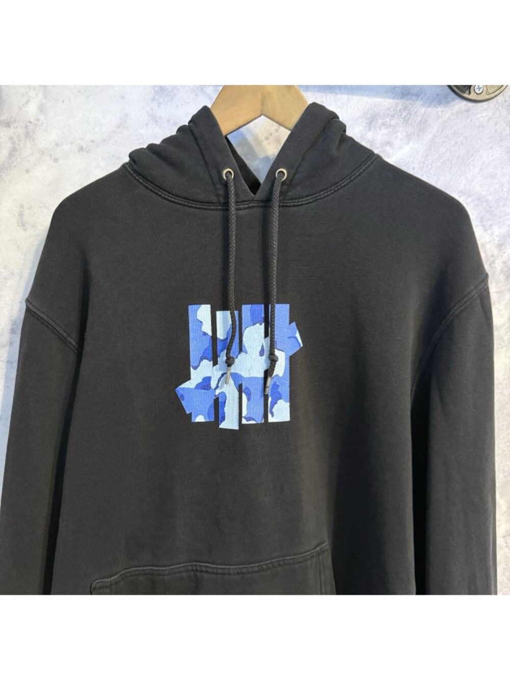 Undefeated 5 Strike Camo Hoodie Mens XL Faded Black Blue Camouflage Pullover